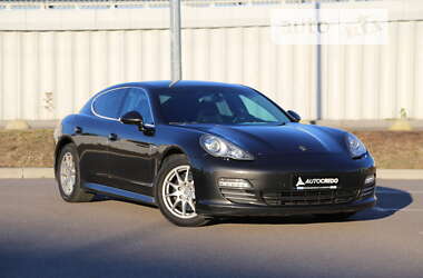 Фастбек Porsche Panamera 2010 в Києві