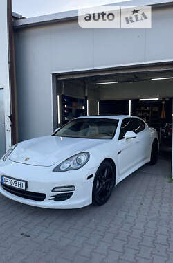 Фастбек Porsche Panamera 2011 в Києві