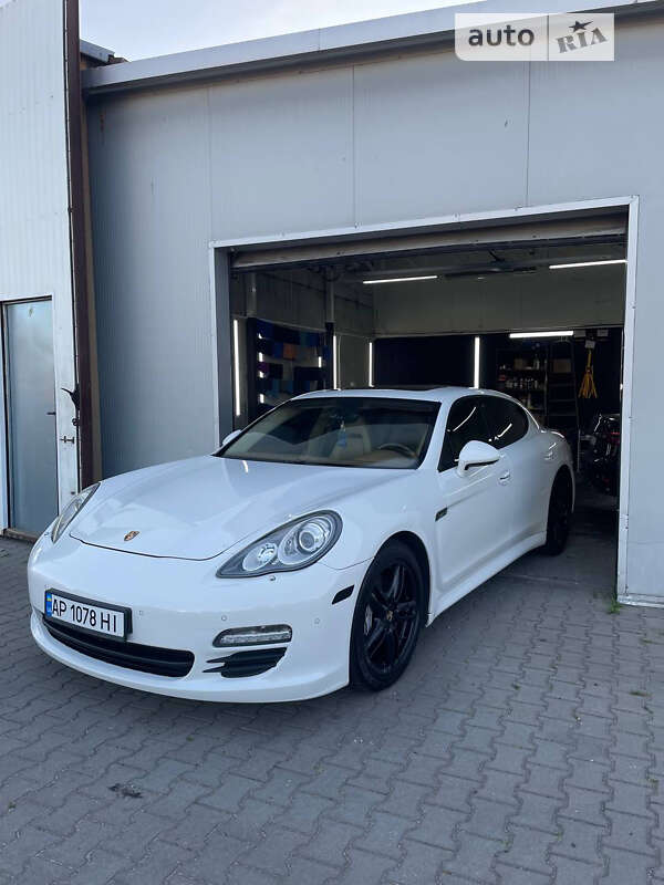 Фастбек Porsche Panamera 2011 в Києві