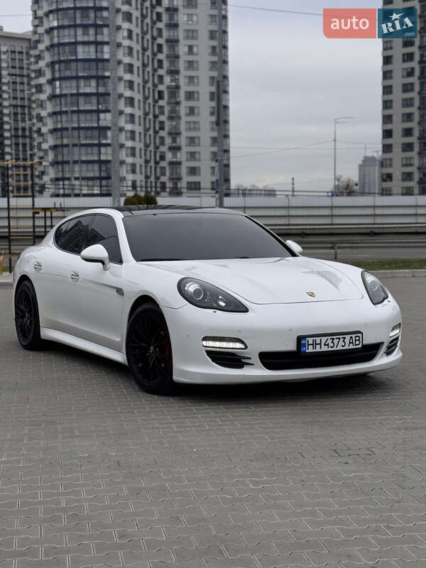 Фастбек Porsche Panamera 2011 в Києві