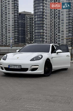 Фастбек Porsche Panamera 2011 в Києві