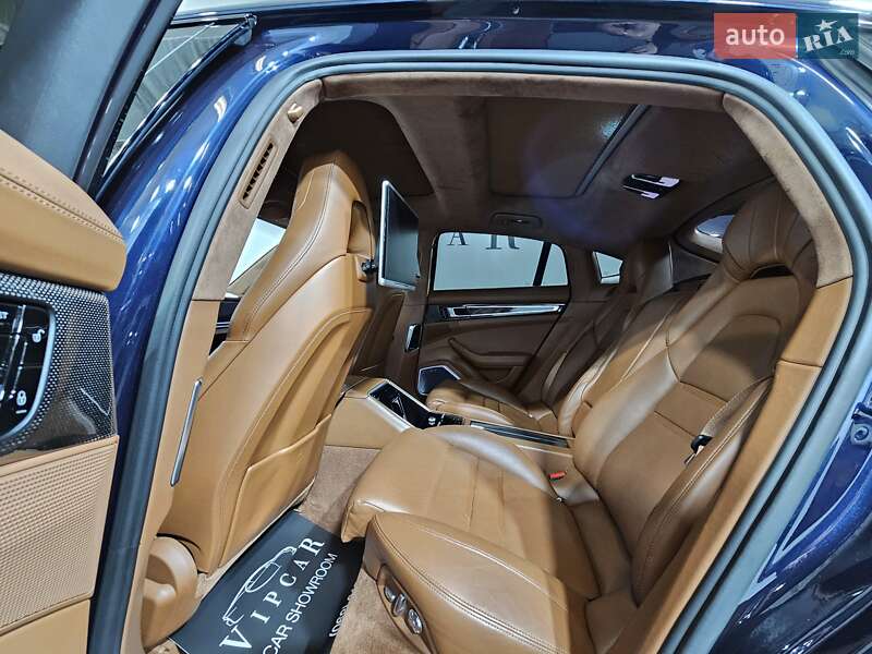 Фастбэк Porsche Panamera 2017 в Киеве