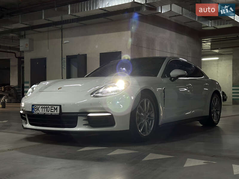 Фастбек Porsche Panamera 2017 в Львові