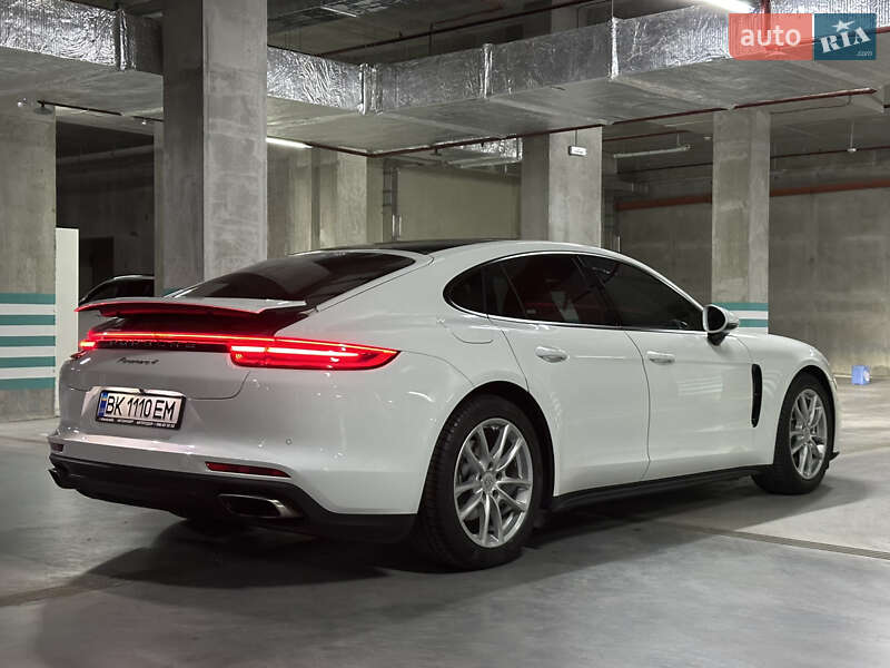 Фастбек Porsche Panamera 2017 в Львові