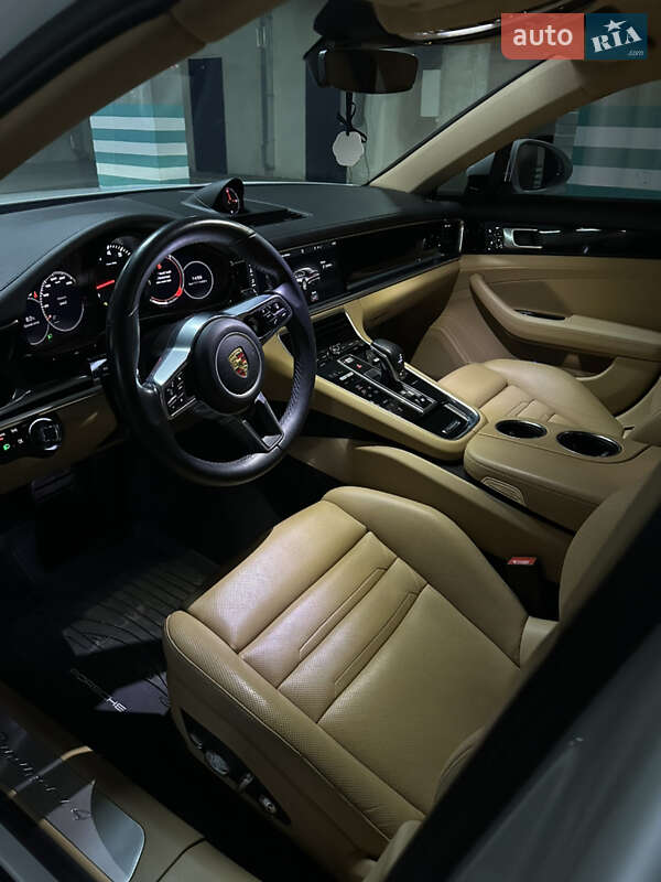 Фастбек Porsche Panamera 2017 в Львові
