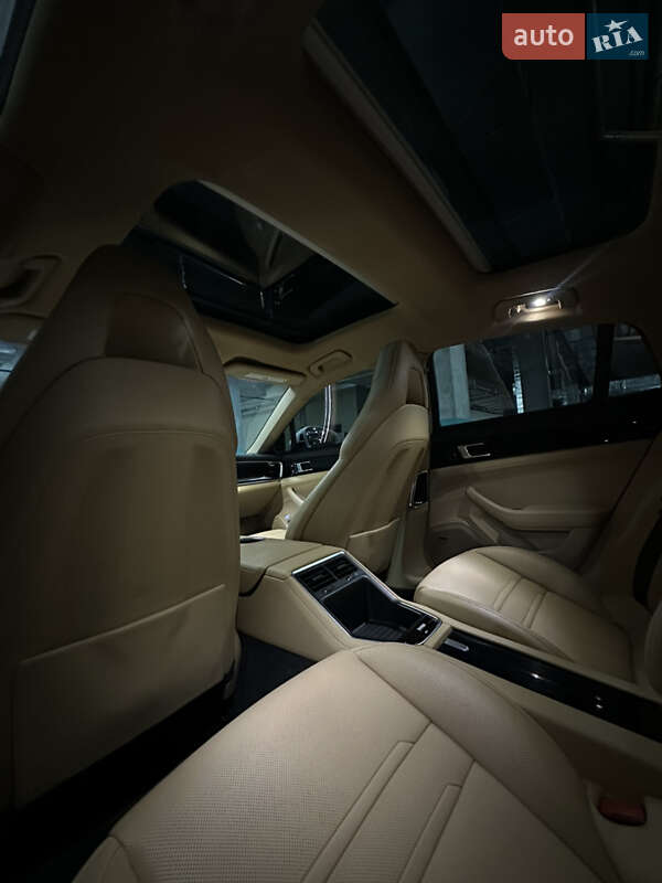 Фастбек Porsche Panamera 2017 в Львові