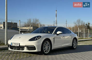 Фастбек Porsche Panamera 2017 в Львові
