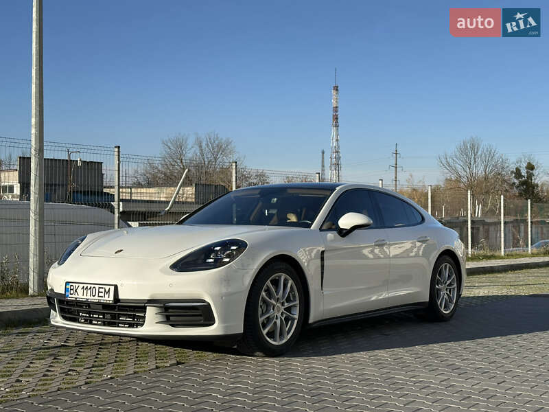 Фастбек Porsche Panamera 2017 в Львові