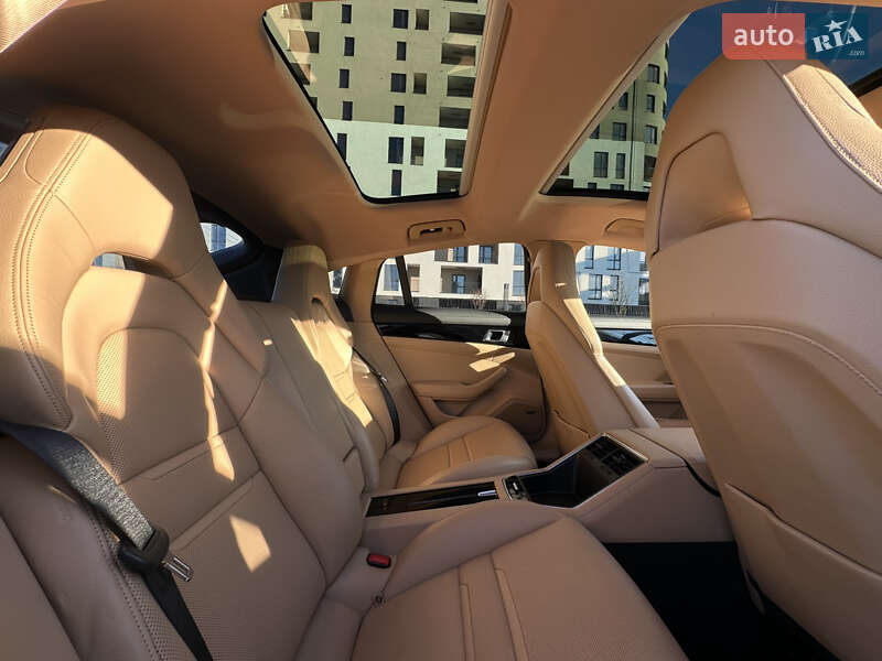 Фастбек Porsche Panamera 2017 в Львові