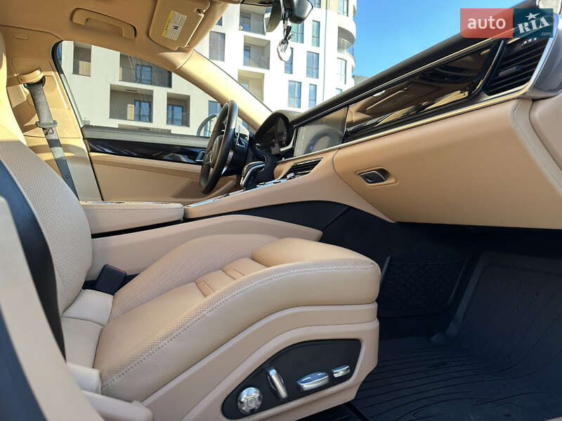 Фастбек Porsche Panamera 2017 в Львові