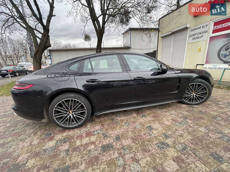 Фастбэк Porsche Panamera 2018 в Львове