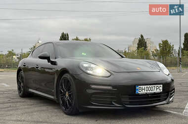 Фастбек Porsche Panamera 2014 в Києві