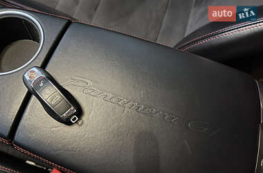 Фастбэк Porsche Panamera 2012 в 