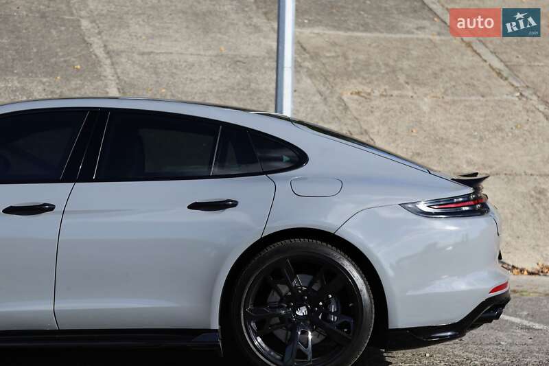 Фастбэк Porsche Panamera 2019 в Киеве