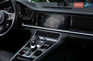 Фастбэк Porsche Panamera 2019 в 