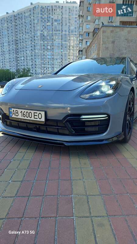 Фастбэк Porsche Panamera 2019 в Киеве