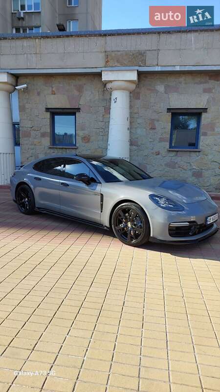 Фастбэк Porsche Panamera 2019 в Киеве