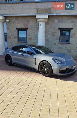 Фастбэк Porsche Panamera 2019 в 