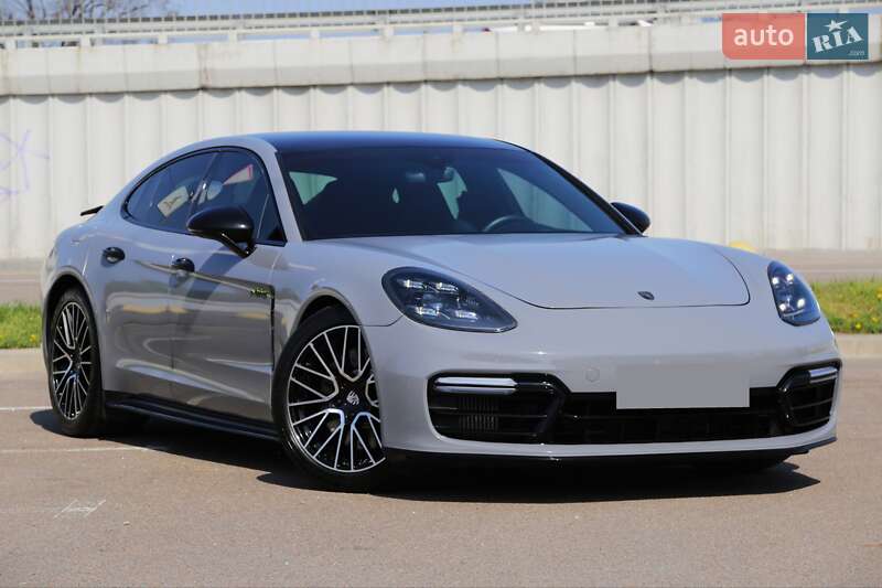 Фастбэк Porsche Panamera 2019 в 