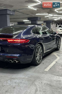 Фастбэк Porsche Panamera 2018 в 