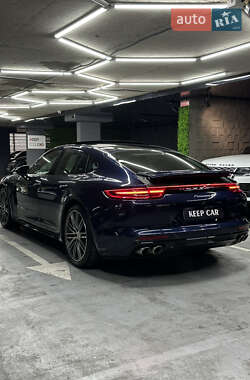 Фастбэк Porsche Panamera 2018 в 