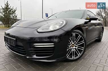 Фастбэк Porsche Panamera 2014 в Киеве