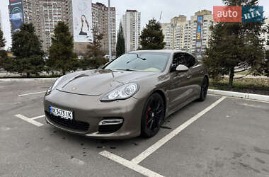 Фастбек Porsche Panamera 2011 в Києві