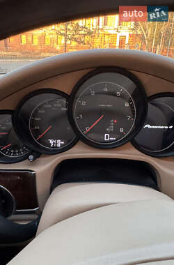 Фастбэк Porsche Panamera 2012 в 
