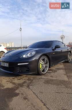 Фастбек Porsche Panamera 2013 в Києві