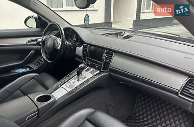 Фастбэк Porsche Panamera 2011 в 