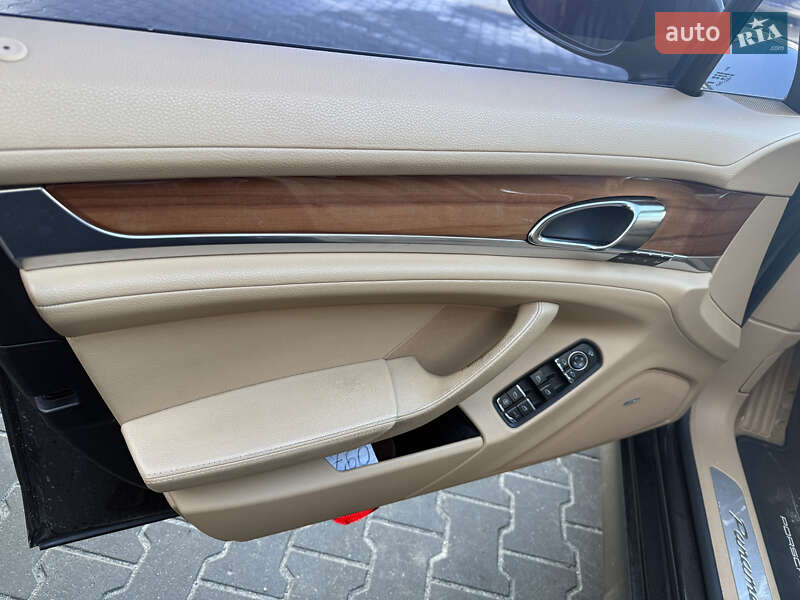 Фастбэк Porsche Panamera 2012 в Хмельницком