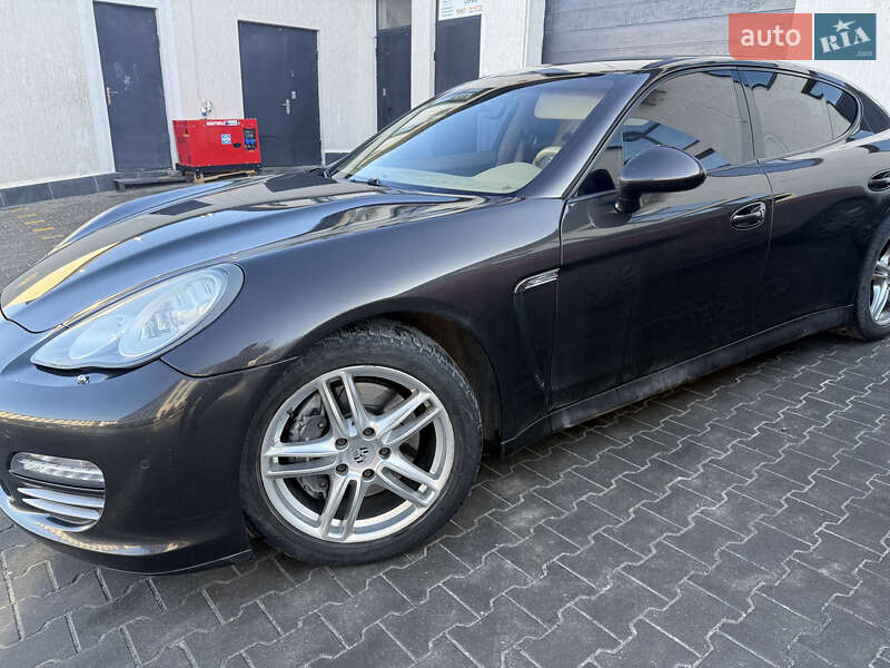 Фастбэк Porsche Panamera 2012 в Хмельницком