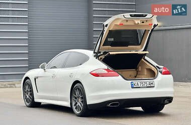 Фастбек Porsche Panamera 2011 в Києві