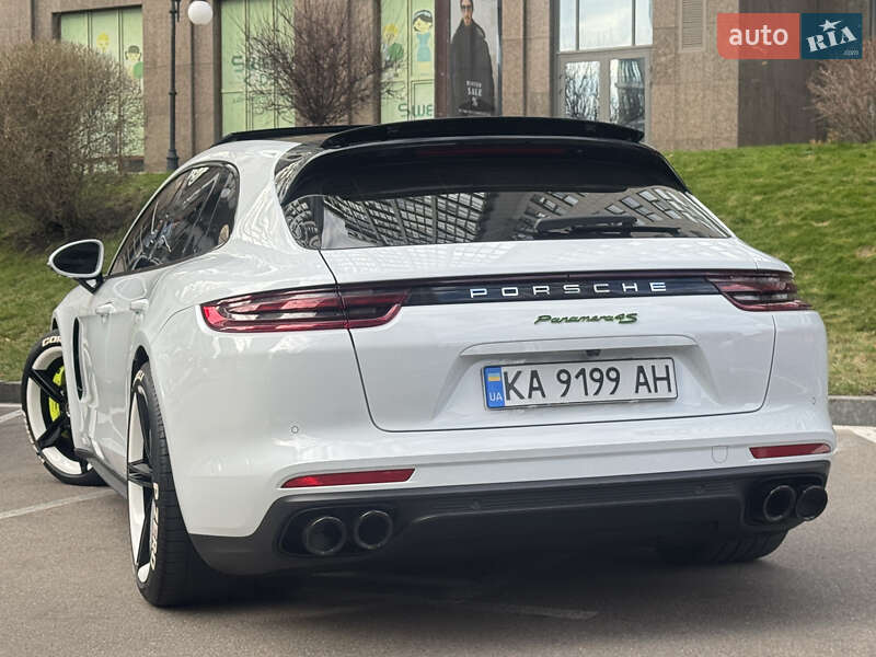 Фастбэк Porsche Panamera 2017 в Киеве
