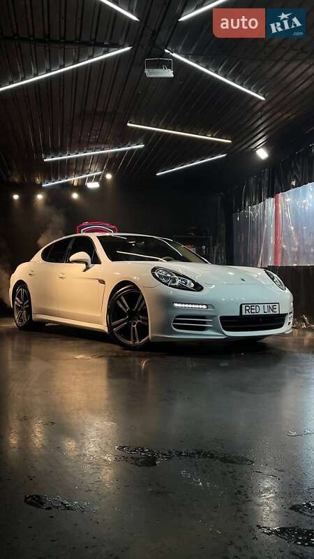 Фастбек Porsche Panamera 2013 в Києві