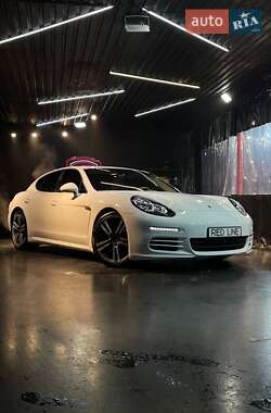 Фастбек Porsche Panamera 2013 в Києві