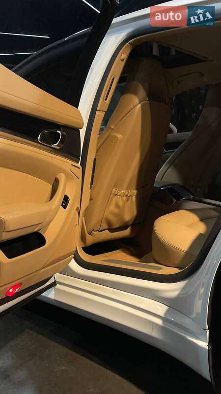 Фастбек Porsche Panamera 2013 в Києві