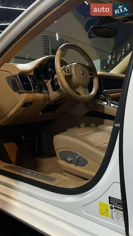 Фастбек Porsche Panamera 2013 в Києві