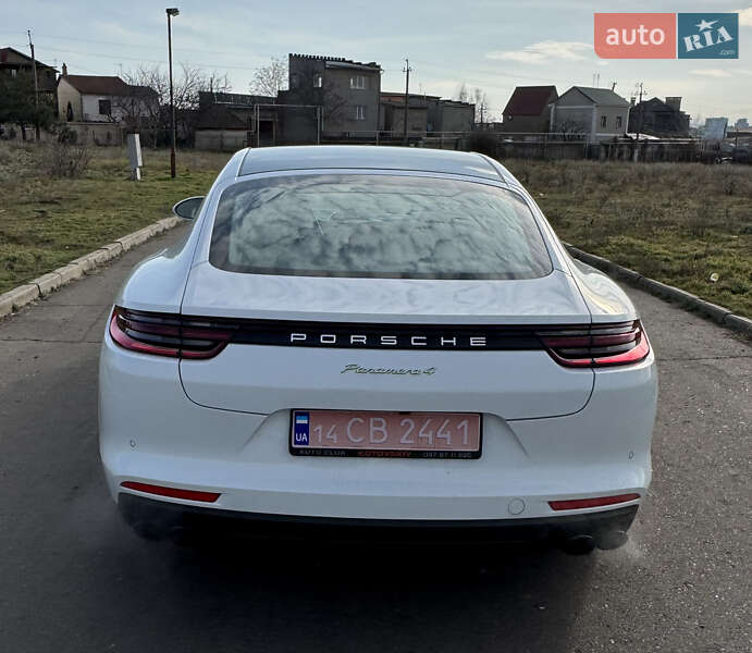 Фастбек Porsche Panamera 2018 в Одесі