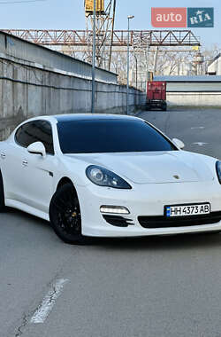 Фастбек Porsche Panamera 2011 в Києві