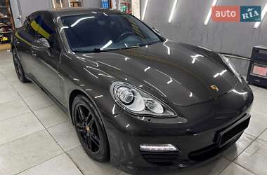 Фастбек Porsche Panamera 2012 в Києві