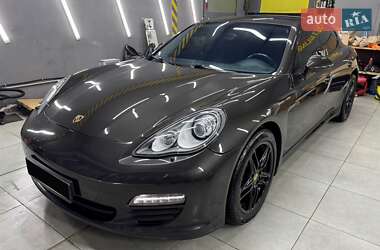 Фастбек Porsche Panamera 2012 в Києві