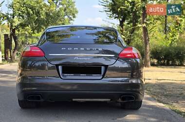 Фастбэк Porsche Panamera 2012 в 