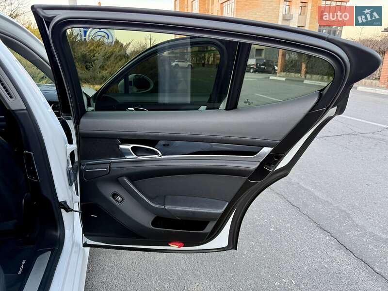 Фастбэк Porsche Panamera 2013 в Одессе фото 76 Фастбэк Porsche Panamera 2013 в Одессе