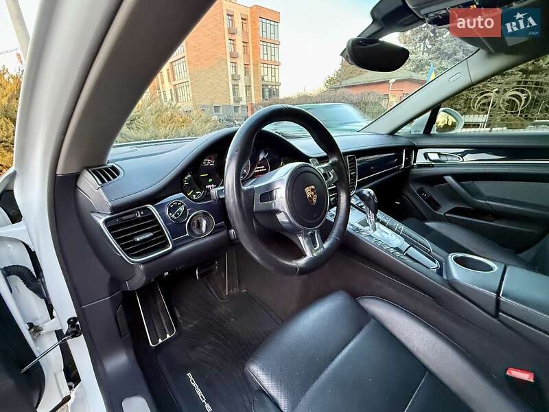 Фастбэк Porsche Panamera 2013 в Одессе фото 126 Фастбэк Porsche Panamera 2013 в Одессе