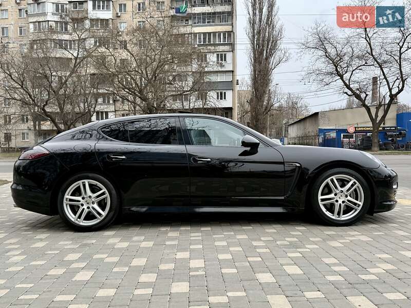 Фастбэк Porsche Panamera 2011 в Одессе