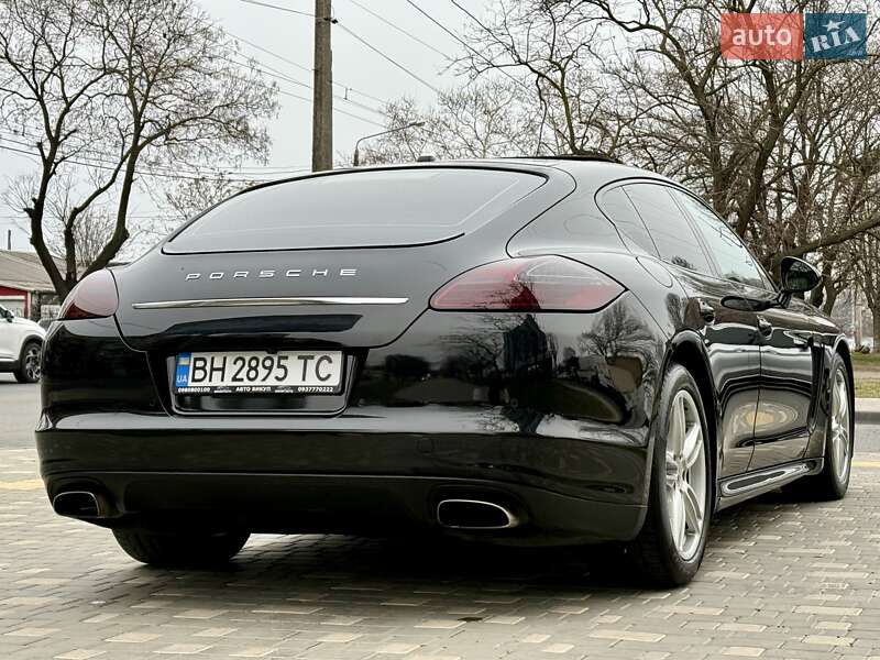 Фастбэк Porsche Panamera 2011 в Одессе