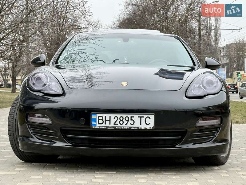 Фастбэк Porsche Panamera 2011 в Одессе