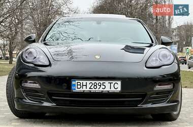 Фастбэк Porsche Panamera 2011 в Одессе