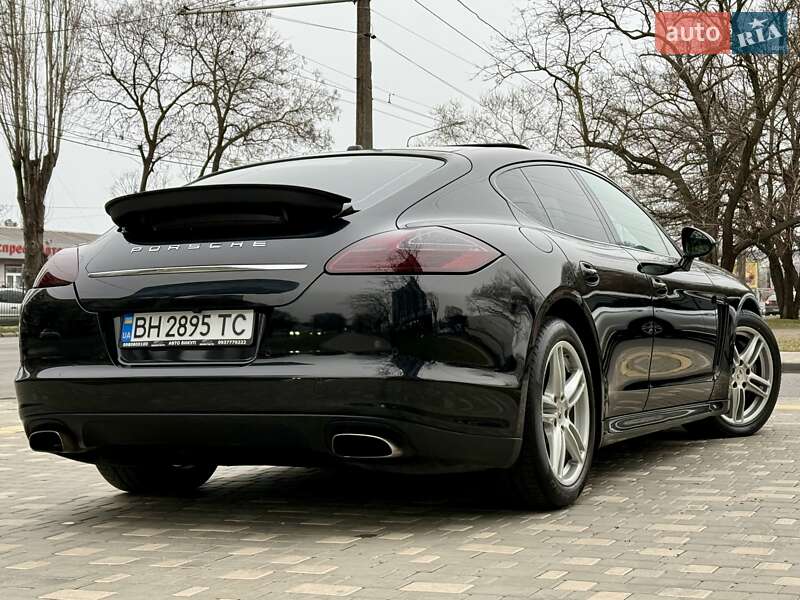 Фастбэк Porsche Panamera 2011 в Одессе